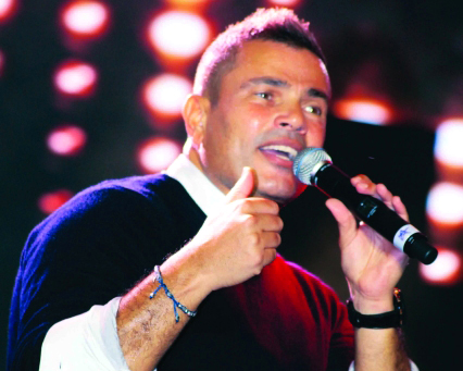 "دياب حركة دائمة على المسرح"