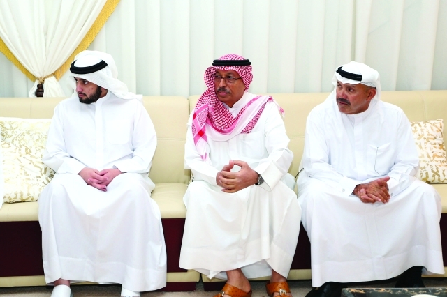 "أحمد بن محمد ومصبح الفتان خلال العزاء"