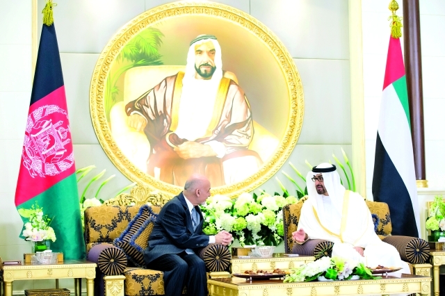 "ولي عهد أبوظبي في حديث مع الرئيس الأفغاني"