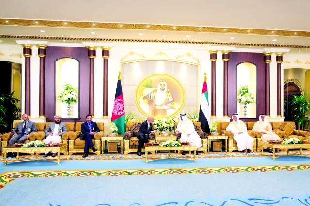 "وسموه في حديث مع محمد أشرف غني بحضور هزاع وسيف بن زايد   ـــ  وام"