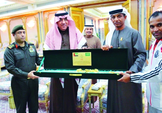"بعثة المنتخب الاولمبي خلال تكريمها في معسكر الدمام - البيان"