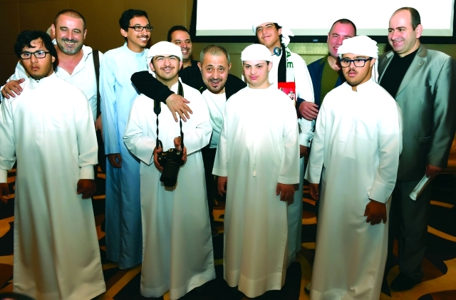 "وسوف بين طلبة راشد خلال زيارته إلى دبي أخيراً"
