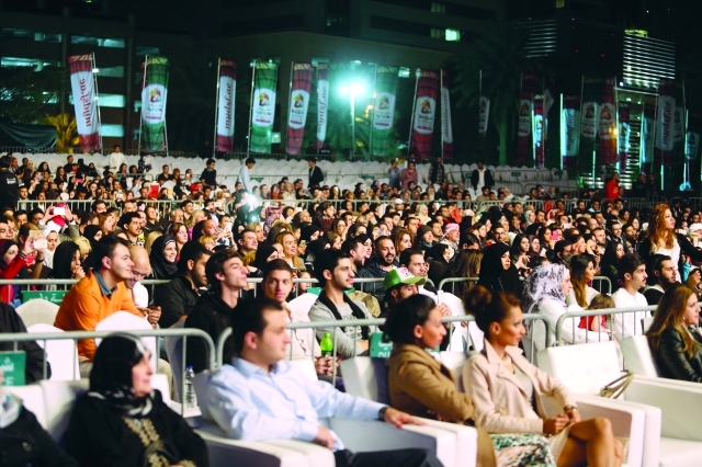 "جمهور حاشد تابع فعاليات الأمسية باهتمام وتفاعل -  تصويرــ عمران خالد"