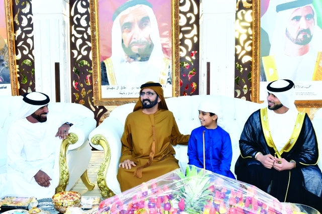 "وسموه مع أهل العروسين"