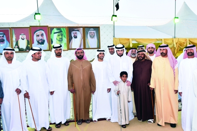 "أحمد بن محمد مع عدد من أعيان البلاد وأهل وأقارب العروسين"