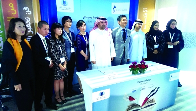 "بن حويرب و ايمامورا يتوسطان الكتاب"