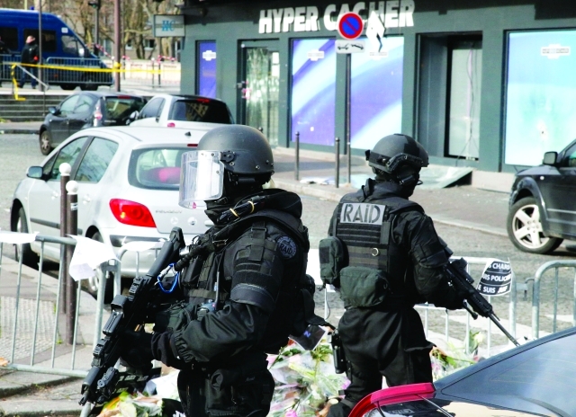 "الاستنفار سيّد الموقف في أوروبا بعد هجمات باريس ــ أ.ب"