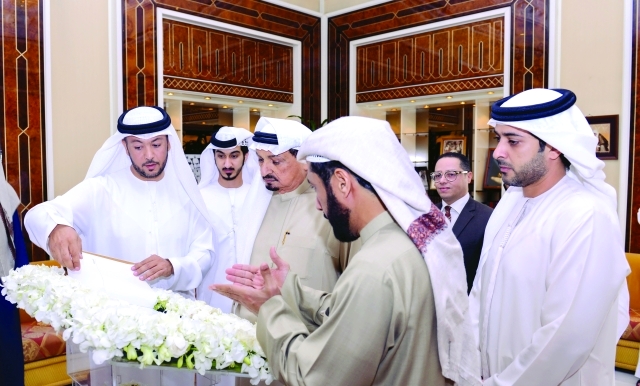 "سموه خلال الاطلاع على محتويات الموسوعة"