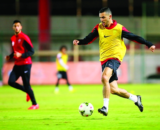 "السعيدي خلال تدريبه مع الاهلي البيان"