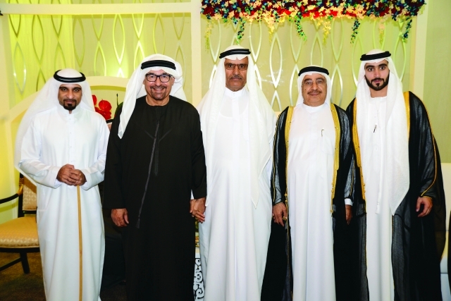 "أحمد حميد الطاير وخليل الصايغ وناصر النويس وحاتم خليل الصايغ والعريس"