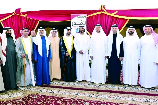 "نهيان بن مبارك وخليفة بن سلطان والعريس ووالد العريس وجمع من الشخصيات"