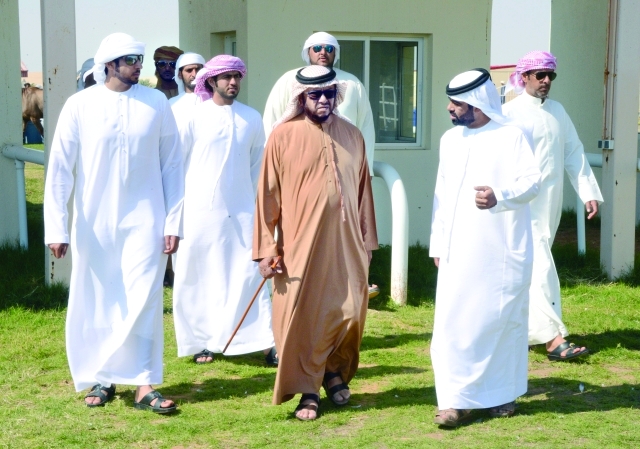 "سلطان بن زايد يتابع السباق في بوذيب - وام"