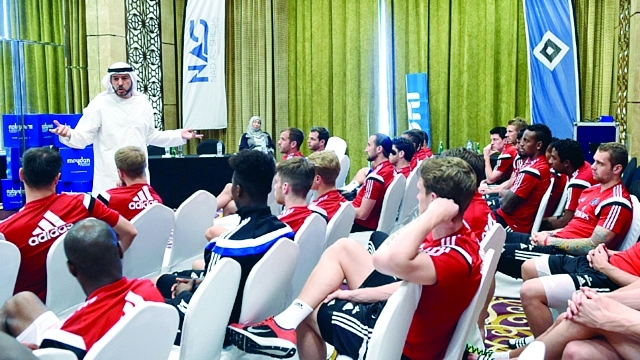 "لاعبو هامبورغ يتعرفون إلى الثقافة الإماراتية - البيان"