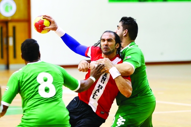 "دوري رجال اليد بين الأهلي والشباب في نادي الشباب - تصوير عبد الحنان مصطفى"