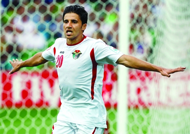 "حمزة الدردور يحتفي بأحد أهدافه الأربعة في منتخب فلسطين"