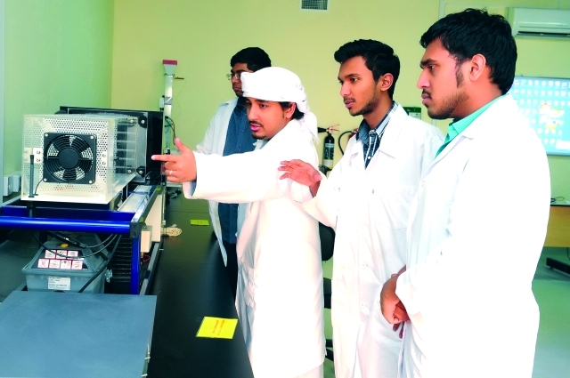 "تدريب عملي لطلبة الهندسة"