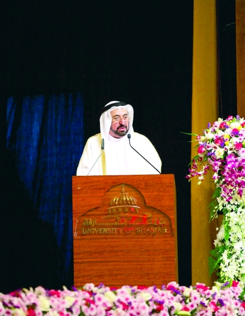 "وسموه يلقي كلمته خلال الحفل - وام"