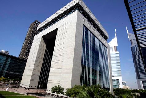نظرة داخل سوق دبي المالي.. ملتقى رجال الأعمال