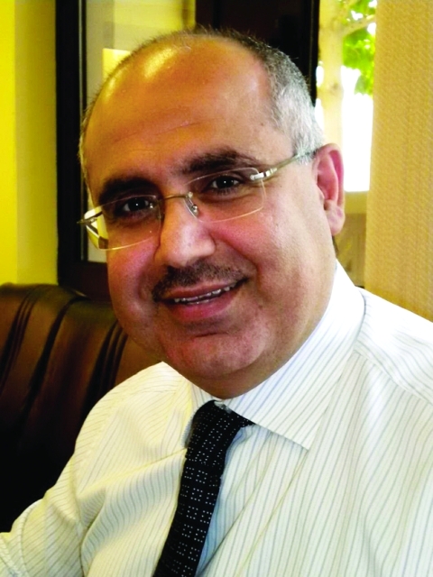 "عارف النورياني: دقة متناهية في زراعة الدعامات تصل إلى 1 ملم"