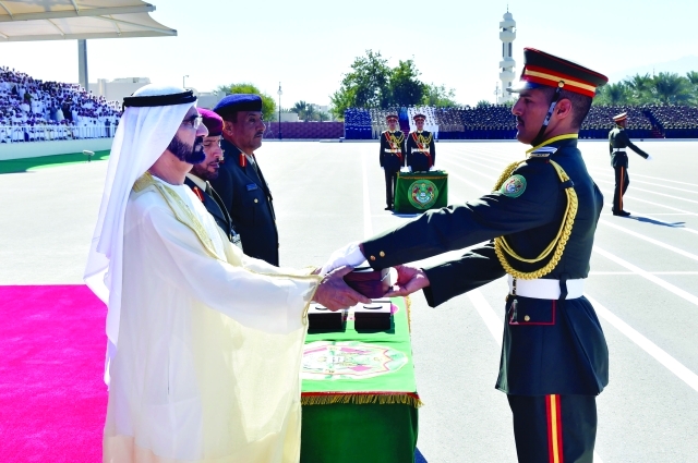 "تكريم أوائل الخريجين"