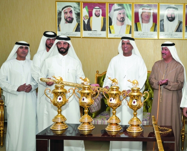 "سعود القاسمي يتوج الفائزين بالسيف الذهبي بحضور سلطان بن حمدان"