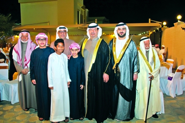 "جد العريس محمد عبدالجليل البستكي والعريس ووالده محمد رفيع البستكي ووالد العروس الزميل محمد الجوكر وأنجاله"