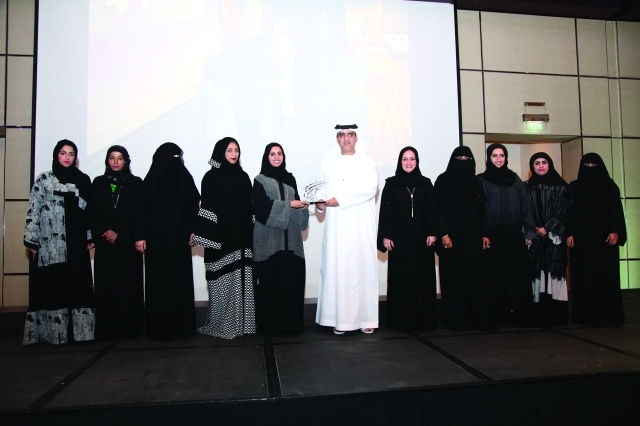 "الحميدان يكرم المجلس النسائي عن فئة المشروع المتميز"