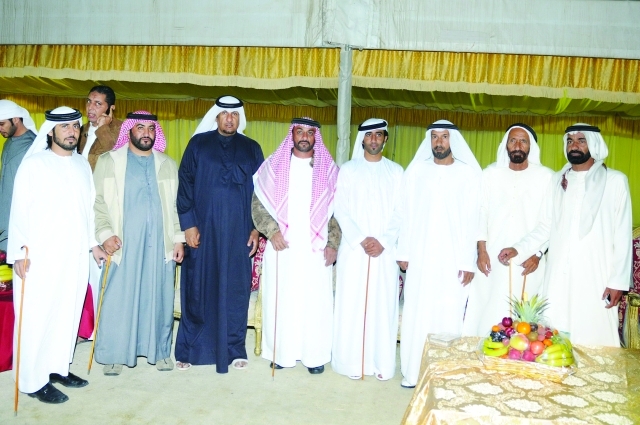 "العريس جاسم وشقيقه عبيد المدحاني وعدد من كبار الشخصيات"