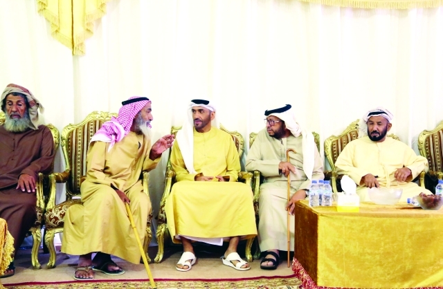 "سلطان ونهيان بن زايد يقدمان العزاء في وفاة حميد المنصوري - وام"