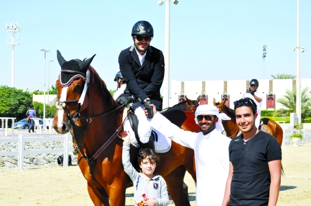 "جانب من تتويج المراكز الأولى - البيان"