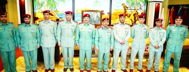 "علي علوان مع الضباط المرفعين ــ من المصدر"