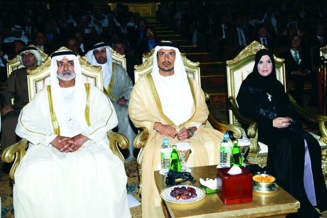 "نهيان بن مبارك وسلطان بن طحنون وأمل القبيسي"