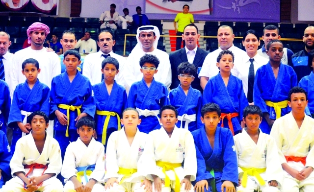 "محمد بن ثعلوب يتوسط مواهب الجودو الواعدة من المصدر"