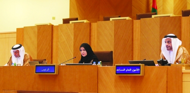 "د. أمل القبيسى تترأس الجلسة"