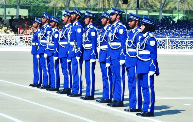 "أوائل الخريجين من دفعات المرشحين والجامعيين"
