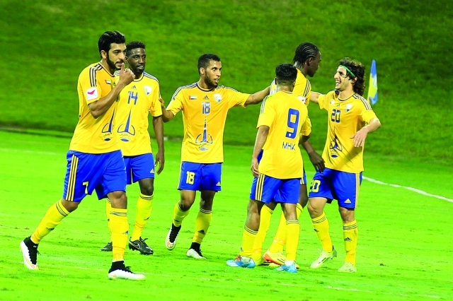 "لاعبو الظفرة يحتفلون بالفوز على الوصل - البيان"