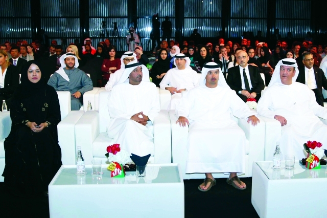 "أحمد بن سعيد يتوسط هلال سعيد المري، وليلى محمد سهيل وإبراهيم صالح"