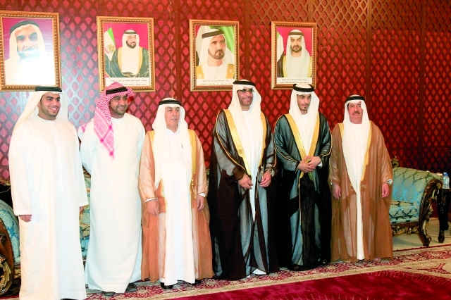 "عبدالرحمن الهاشمي، والعريس أحمد ووالد العروس ناصر الفلاسي، وعم العريس، وأحمد علي نايف، وعبدالله بن عبود"
