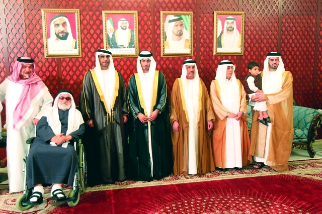 "عبدالله السيد الهاشمي، والد العروس ناصر بن عبود"