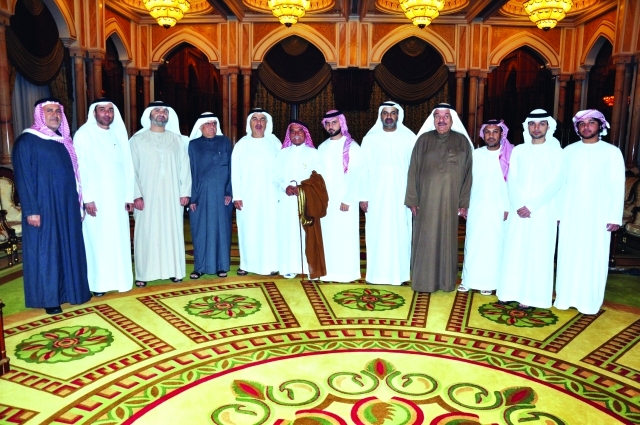"خليل فولاذي والخاجة والحضور"