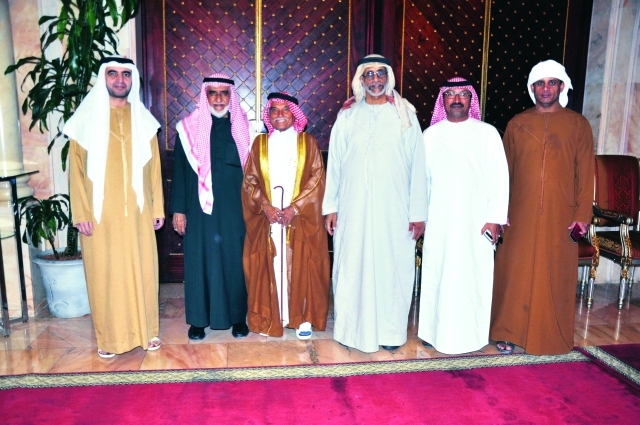 "صديق فتح الخاجة وعبدالرحمن باقر وسالم الحوسني وعدد من الشخصيات"