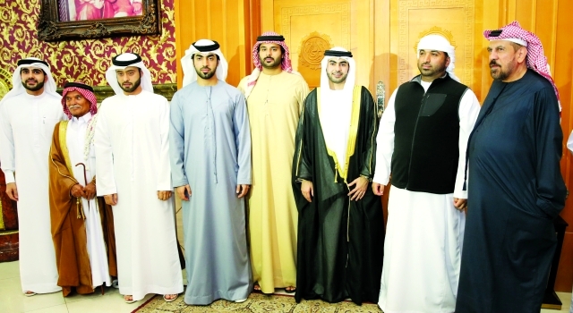 "العريس ووالده وصديق فتح وأخوه محمد وعبدالرحمن جريس ومحمود البلوشي والأصدقاء"