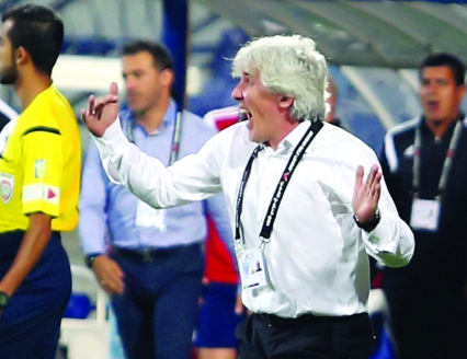 "يوفانوفيتش مدرب النصر متفاعلاً مع أحداث المباراة"