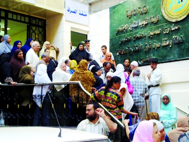 "اصحاب المعاشات . . معاناة مستمرة والتقدير مفقود"