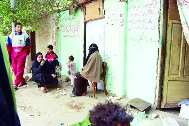 "الفقر يحاصر الكثيرين والخروج من المأزق صعب"