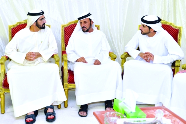 "محمد بن راشد يقدم مواساته للعميمي بحضور حمدان بن محمد"