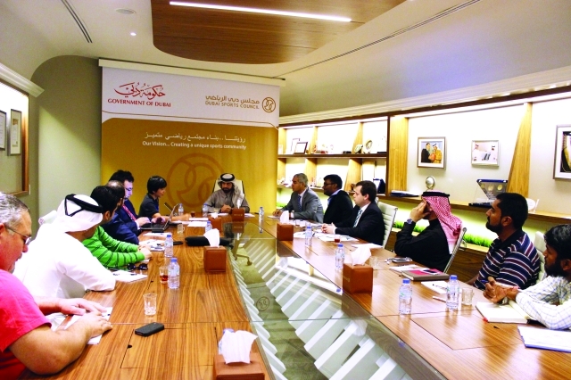 "جانب من الاجتماع حول متطلبات تراخيص الأندية - البيان"