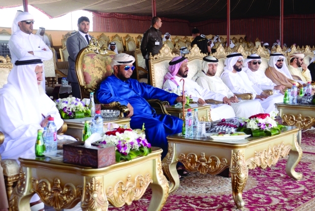 "سلطان بن زايد يتابع السباق"
