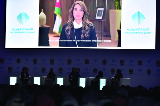 "رانيا العبدالله تلقي كلمة متلفزة"