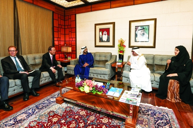 "محمد بن راشد مستقبلاً بان كي مون بحضور أنور قرقاش وريم الهاشمي ــ تصوير ـ خليفة عيسى"